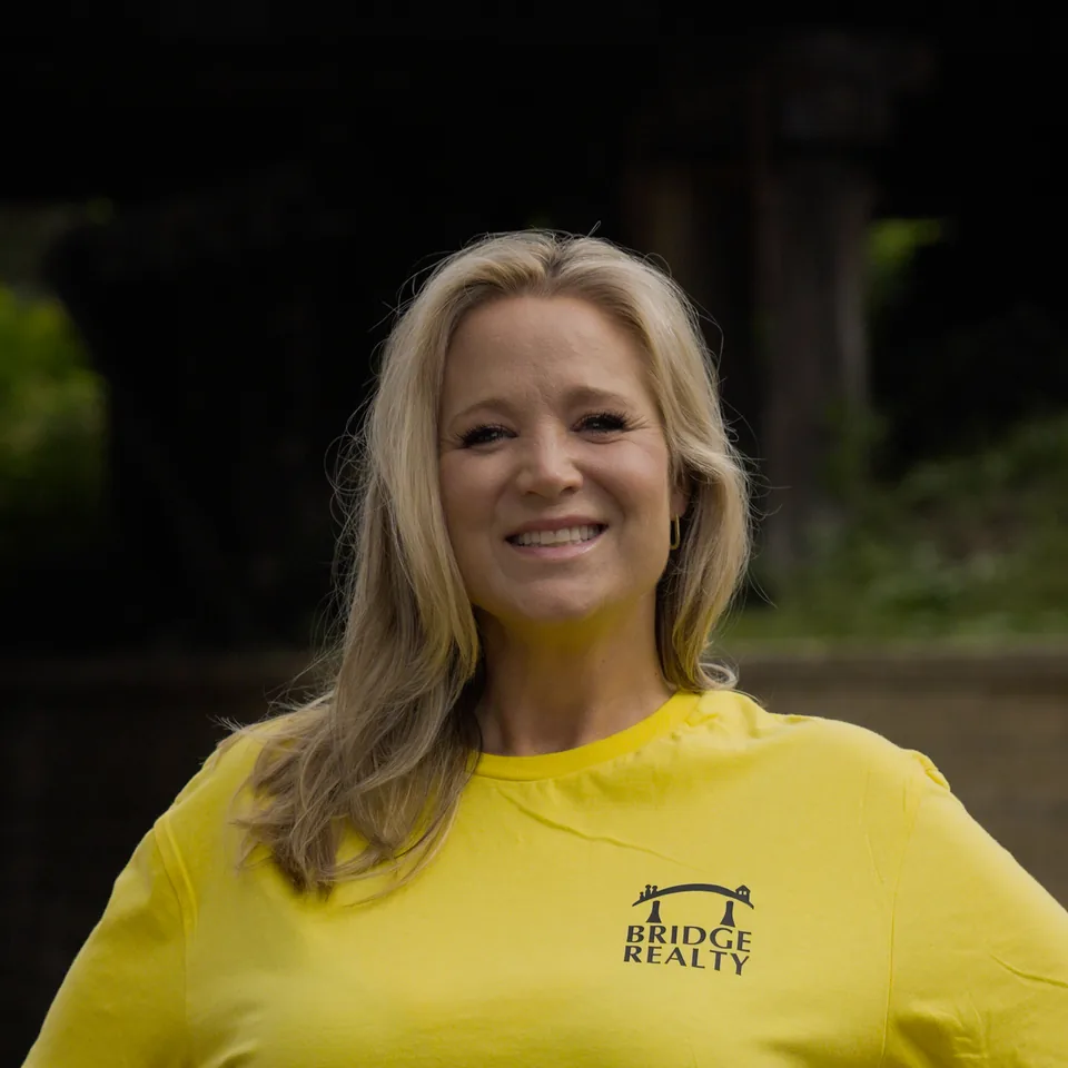 Lisa Holmquist, real estate agent with Bridge Realty in Mankato